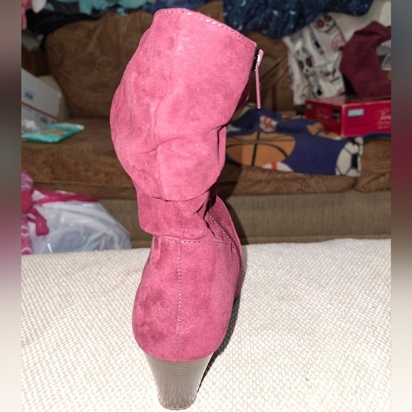A pair of Kaari Blues Kensie burgundy booties in a ladies size 8.5. - Picture 3 of 12